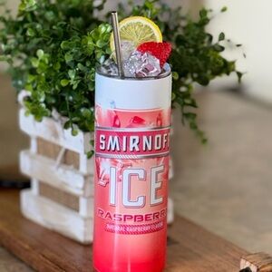 Tumbler with fake ice and fruit lid